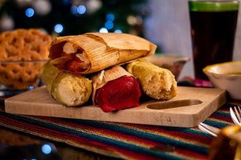 Tamales Comida Mejicana Tradicional En Fiestas De Navidad En Mes